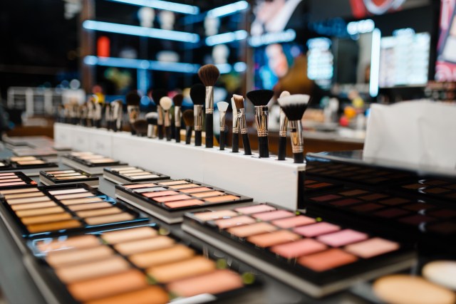 Choosing the Right Products: Essential Tips for a Flawless Makeup Look